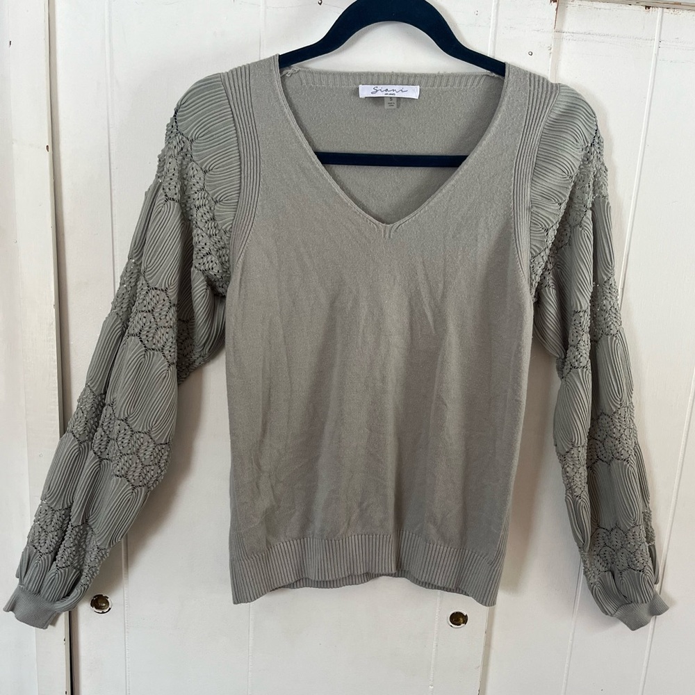 Sioni Milano Gray Pleated V-Neck Woman’s Sweater With Lacey Textured Sleeves